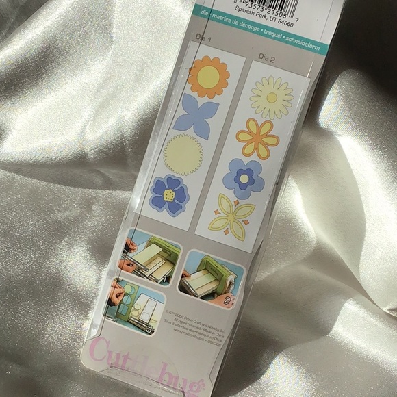 Cuttlebug Provo Craft Medal Stencils For Cutting Machine - Picture 4 of 5